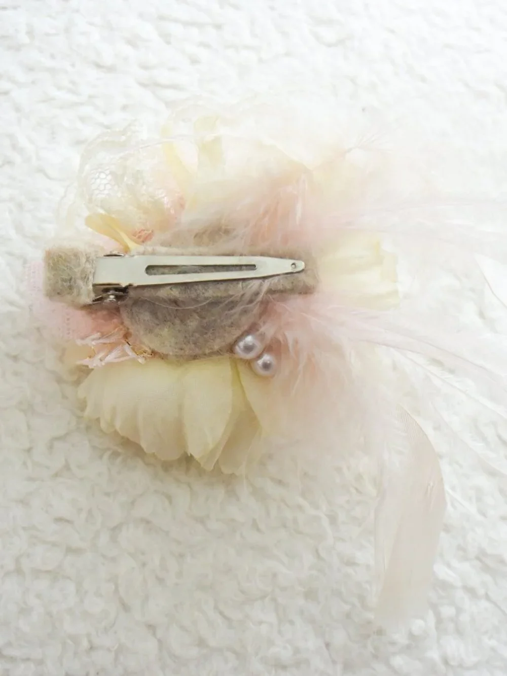 *DOLLCAKE* Boutique Ivory Flower, Feather & Lace Hairclip Accessory